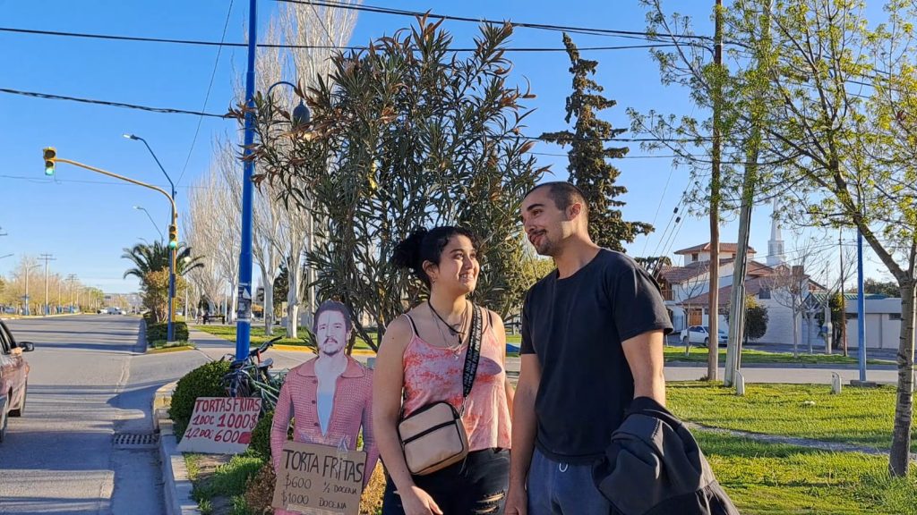 Foto autoría propia. Luli junto a su pareja Santiago terminando la jornada de trabajo.