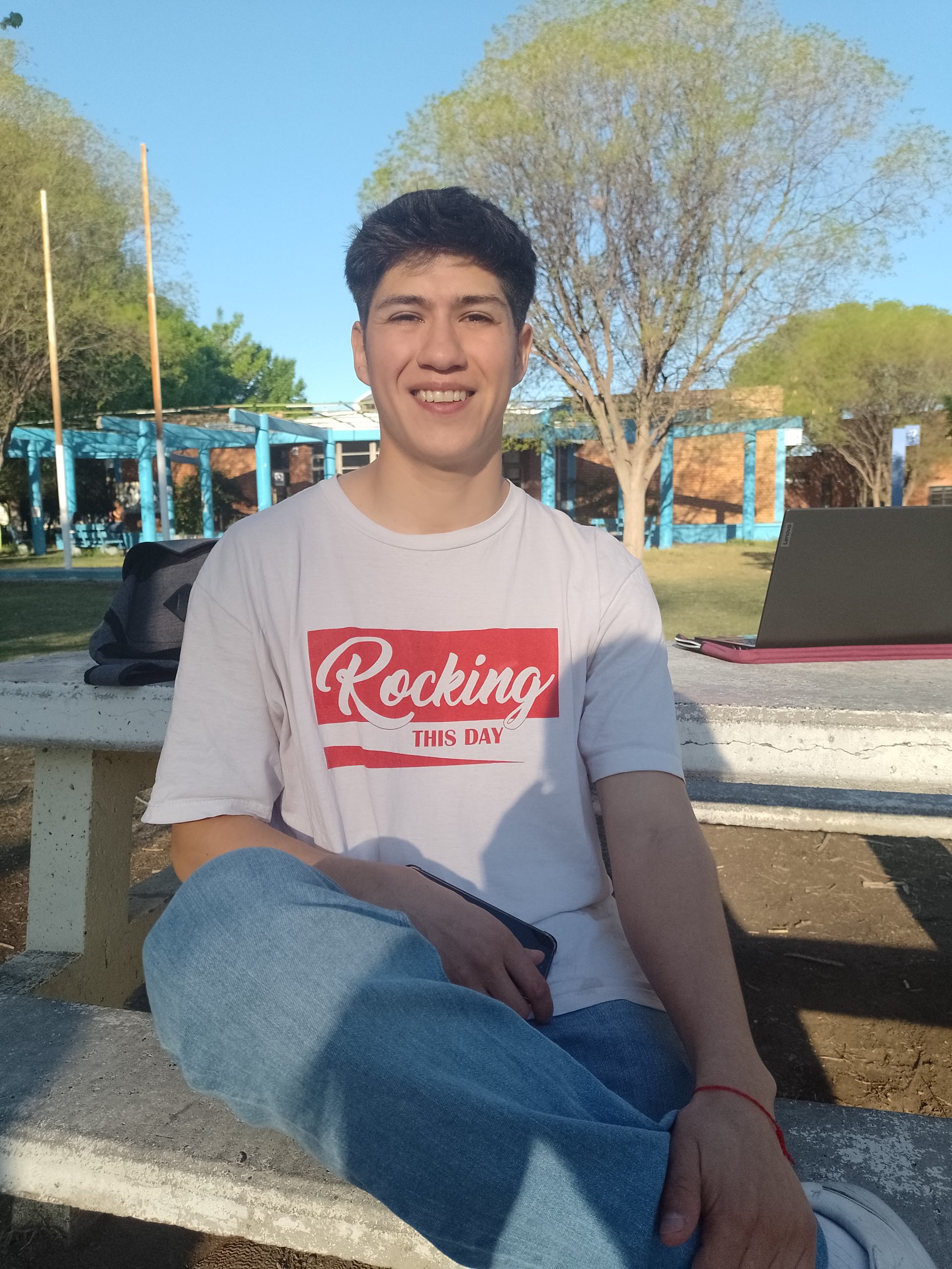 Fausto Casanova: “Comunicación Social me enseñó a ser responsable con lo que digo porque siempre del otro lado hay alguien que está escuchando”